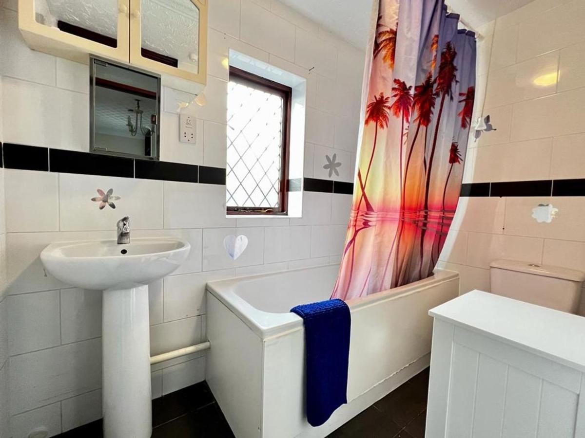 The Deja View House By Incredible Stay Peterborough Extérieur photo